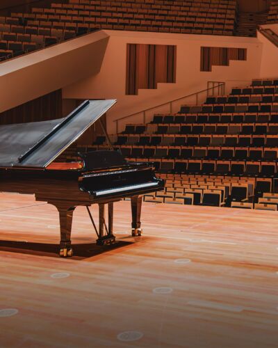 Vleugel op podium Hertog Jan Zaal