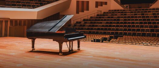 Vleugel op podium Hertog Jan Zaal