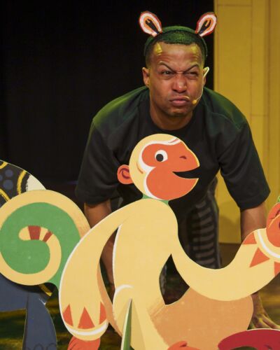 Anansi de spin viert feest