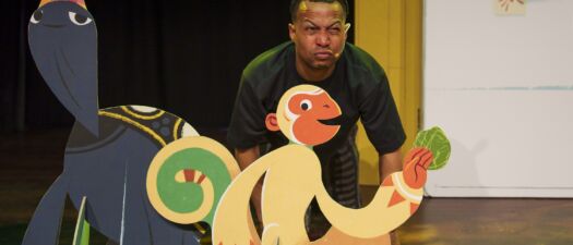 Anansi de spin viert feest
