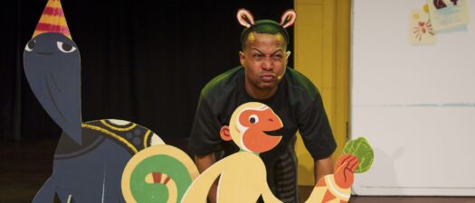 Anansi de spin viert feest